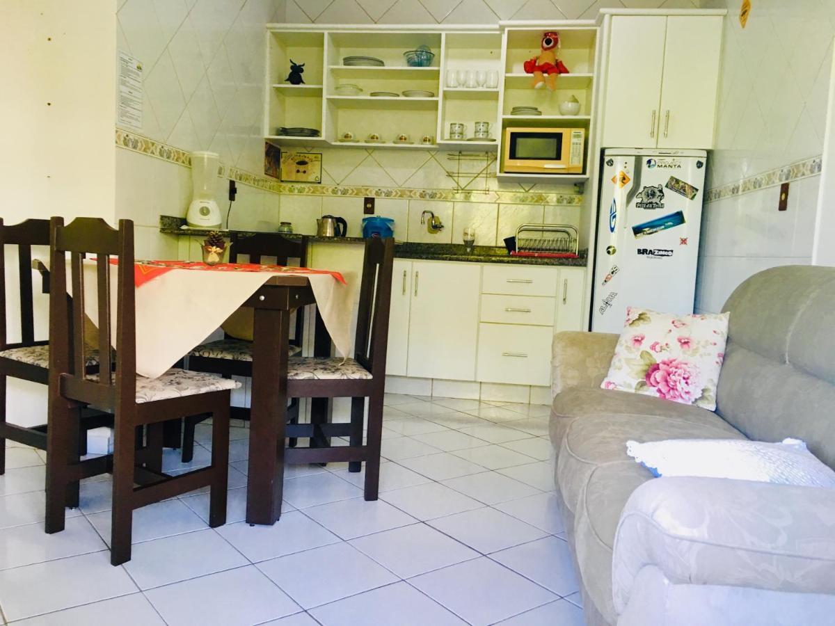 Apartamento de 2 Quartos com Varanda